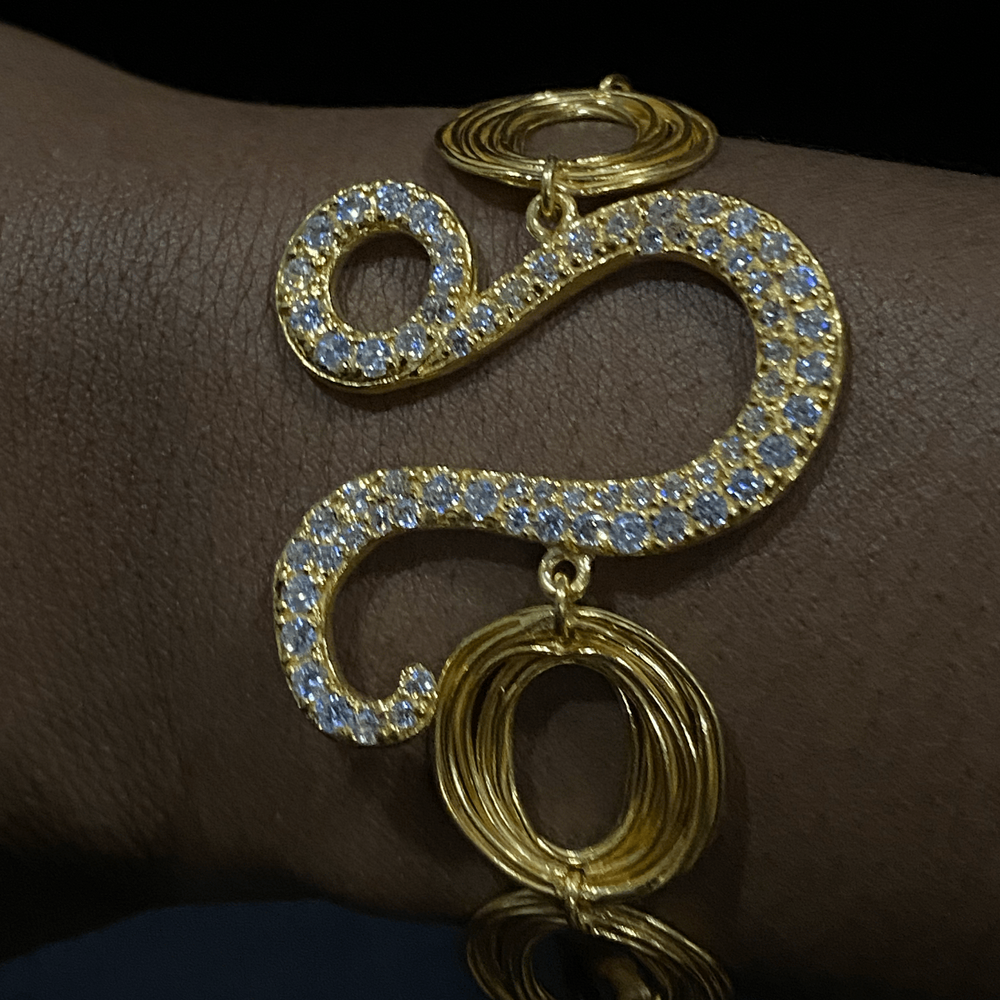 
            
                Load image into Gallery viewer, Twin Elegance Bracelet Gold Leo Zodiac Bracelet 18k sterling vermeil demi-fine jewelry
            
        