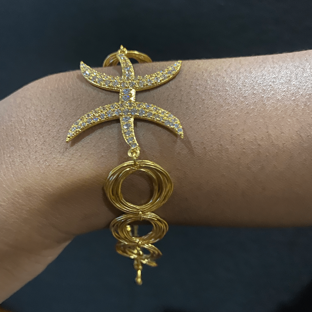 
            
                Load image into Gallery viewer, Twin Elegance Bracelet Gold Pisces Zodiac Bracelet 18k sterling vermeil demi-fine jewelry
            
        